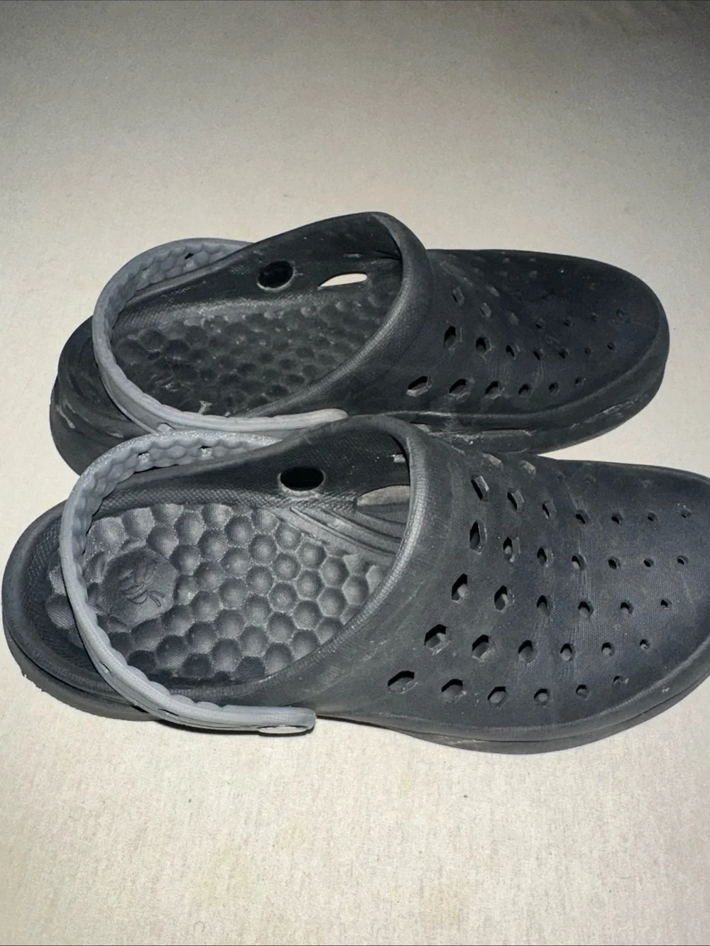 Kids Size 5 Unisex Black Slip-On Comfort Crocs